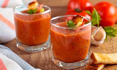  Gazpacho Andaluz – Ein erfrischendes Sommergeflüster mit mediterraner Seele!