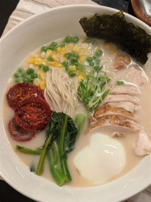  Hakata Ramen: Eine schmackhafte Umami-Bombe mit perfekter Textur!