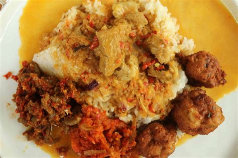  Nasi Kandar: Ein exotisches Gericht mit scharfen Gewürzen und cremigen Kokosnusssaucen!